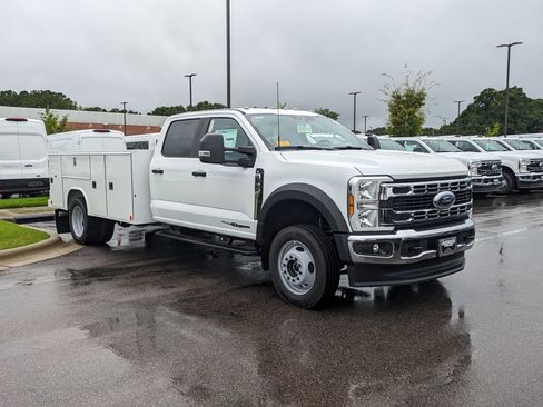 New 2025 Ford F550 4x4 Crew Cab image 2