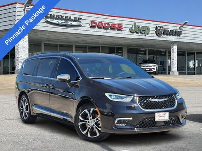 Used 2025 Chrysler Pacifica Pinnacle