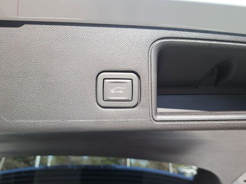 New 2024 GMC Terrain SLT AWD/4WD image 13