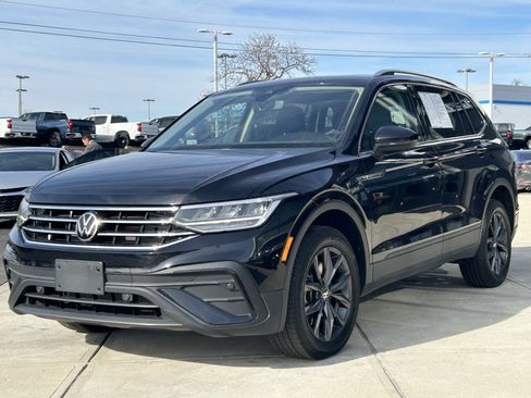 Used 2022 Volkswagen Tiguan SE image 3