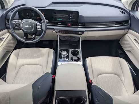 Used 2025 Kia Carnival EX FWD image 16