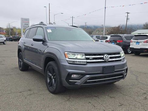 Used 2020 Volkswagen Atlas SE w/ Towing Package image 4