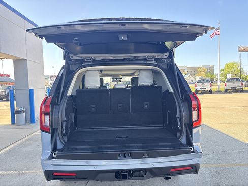 Used 2025 Ford Expedition Active AWD/4WD image 8