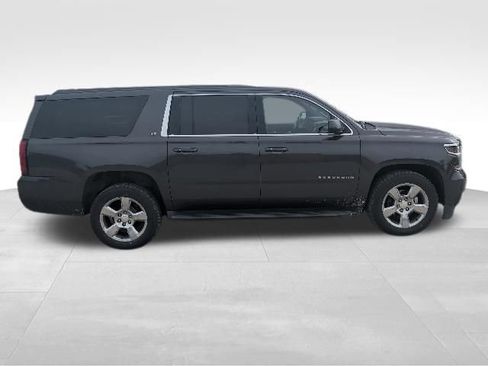 Used 2017 Chevrolet Suburban LT w/ Luxury Package RWD image 2