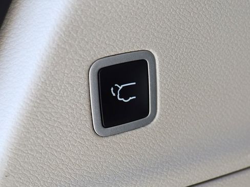 Used 2022 Chrysler Pacifica Touring-L FWD image 23