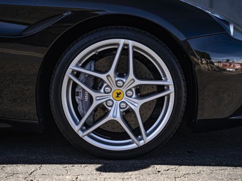 Used 2017 Ferrari California T image 19