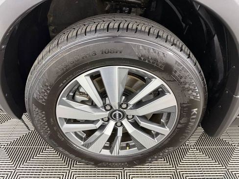 Used 2025 Nissan Pathfinder SL image 10