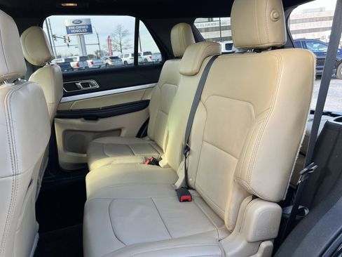 Used 2016 Ford Explorer XLT w/ Equipment Group 202A image 24