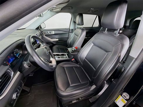 Used 2021 Ford Explorer XLT w/ Equipment Group 202A AWD/4WD image 2