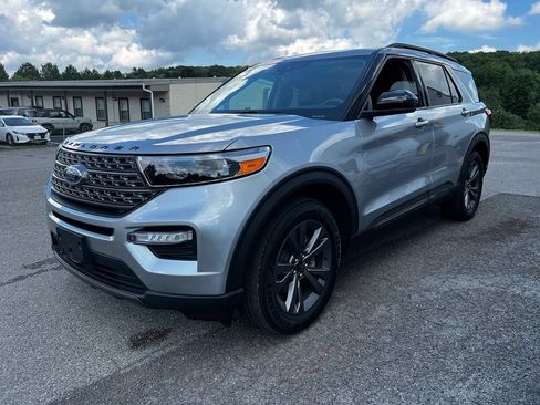 Used 2023 Ford Explorer XLT w/ Equipment Group 202A AWD/4WD image 5