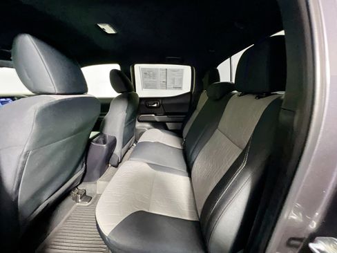 Used 2023 Toyota Tacoma TRD Off-Road image 29