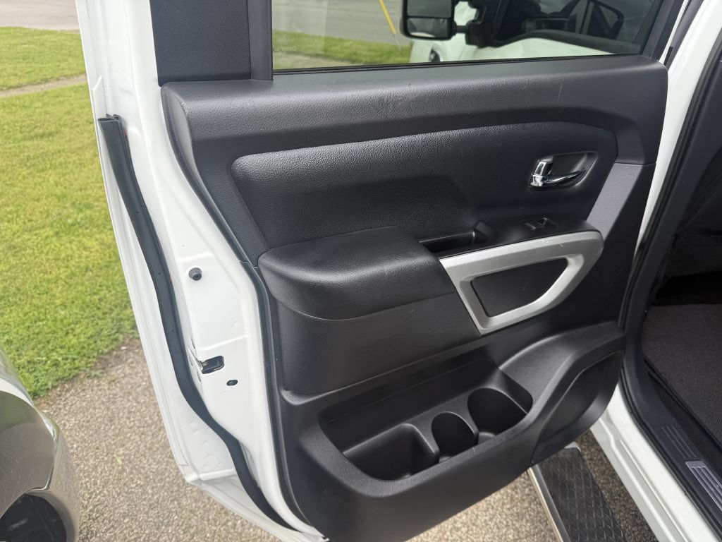 Used 2019 Nissan Titan SV w/ SV Convenience Package AWD/4WD image 13