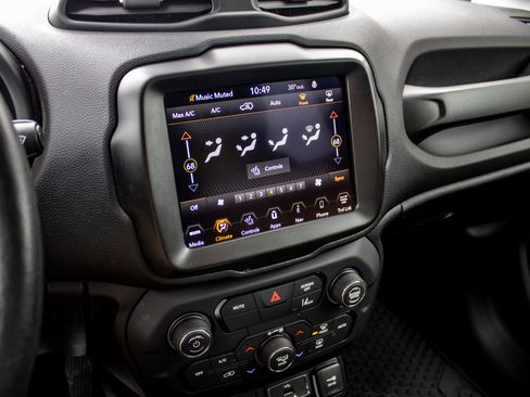 Used 2023 Jeep Renegade Limited image 29