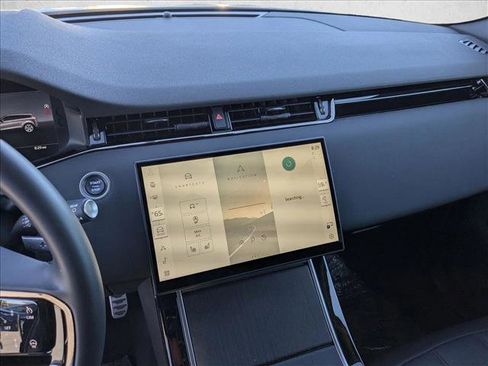 Used 2024 Land Rover Range Rover Evoque Dynamic SE image 12