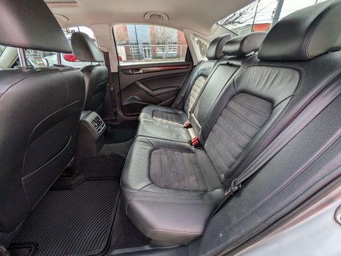 Used 2015 Volkswagen Passat 3.6 SEL Premium FWD image 17