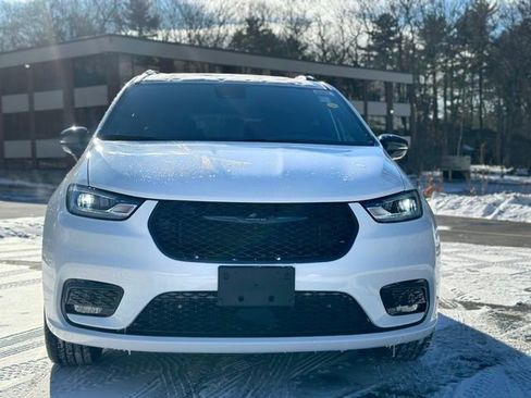 New 2026 Chrysler Pacifica Select w/ S Appearance Package image 8