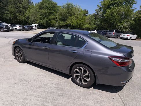 Used 2017 Honda Accord EX-L image 6