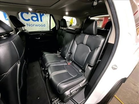 Used 2024 Honda Pilot Touring image 15