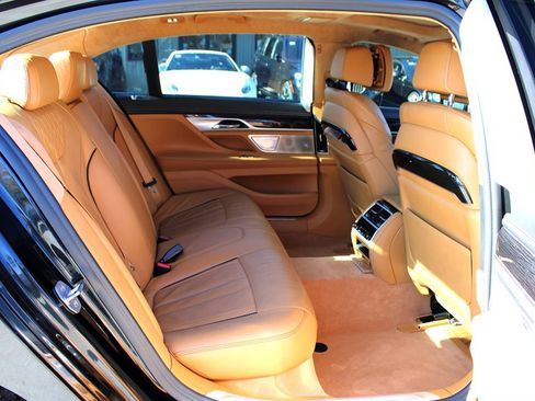 Used 2018 BMW 740i image 20