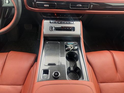 Used 2025 Lincoln Aviator Reserve w/ Equipment Group 201A AWD/4WD image 30