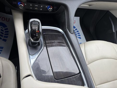 Used 2019 Buick Enclave Essence image 32