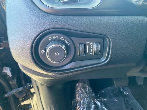 Used 2023 Jeep Renegade Limited AWD/4WD image 18
