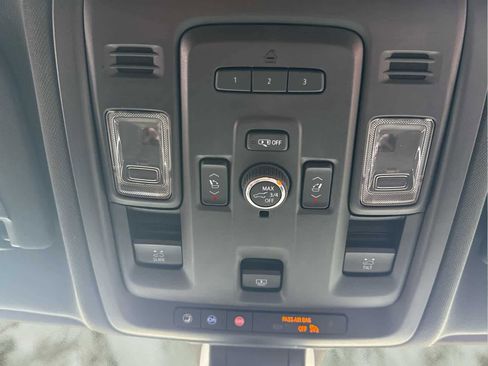 Used 2022 GMC Yukon SLT w/ SLT Premium Package image 15