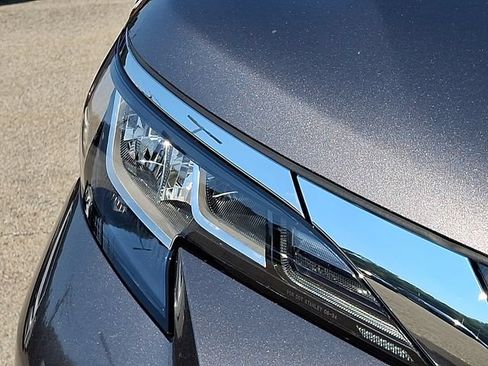 Used 2023 Toyota Sienna XLE AWD/4WD image 9