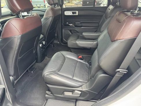 Used 2023 Ford Explorer Platinum w/ Technology Package AWD/4WD image 14
