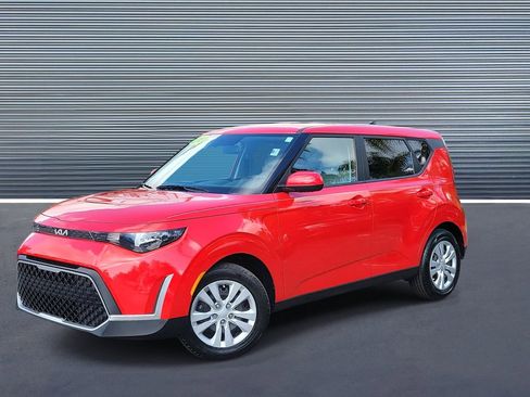 Used 2024 Kia Soul LX image 1