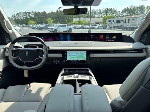New 2026 Lincoln Navigator Reserve AWD/4WD image 12