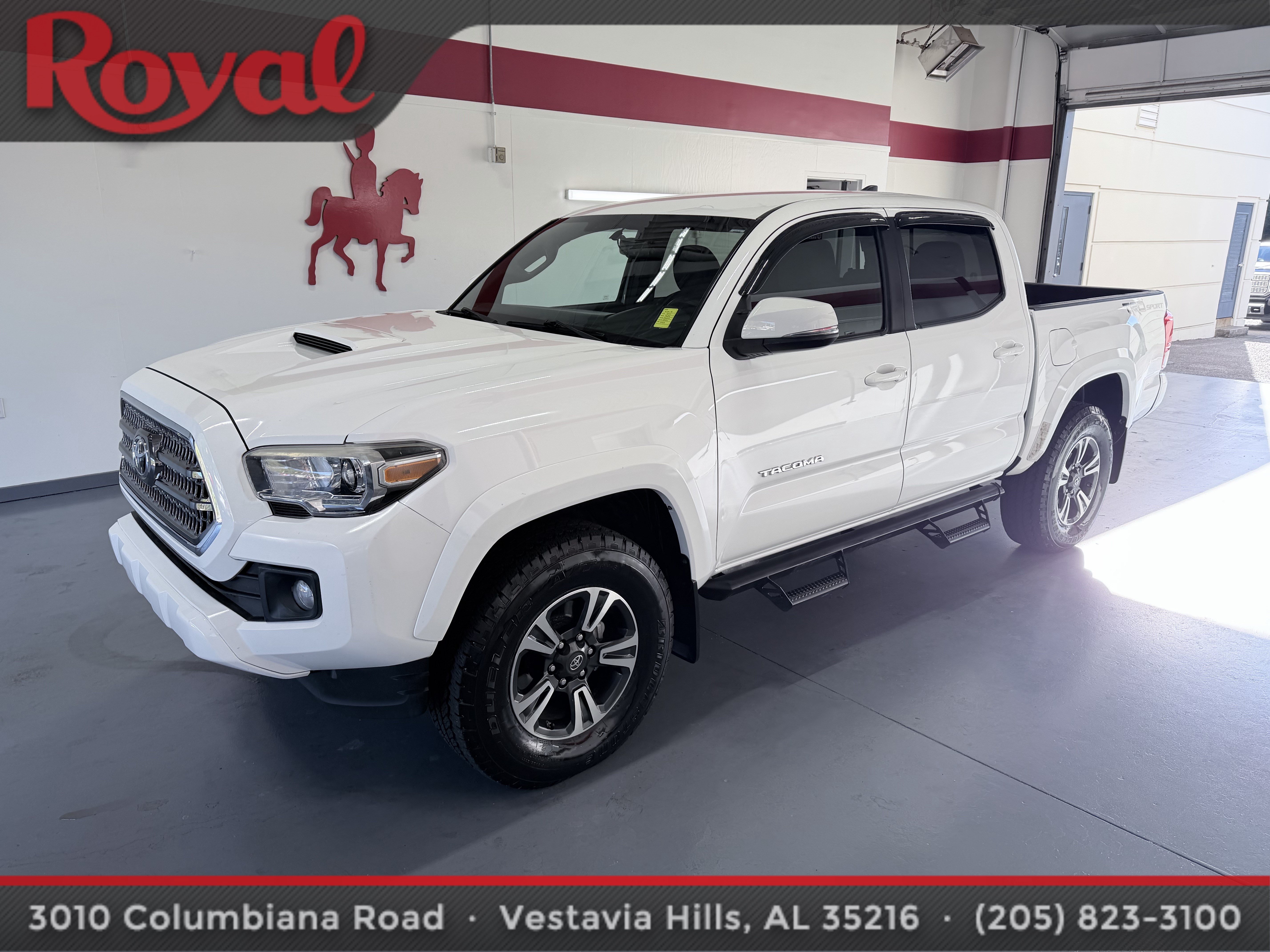 Used 2017 Toyota Tacoma TRD Sport w/ Tow Package RWD image 1