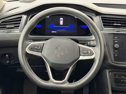 Used 2023 Volkswagen Tiguan SE FWD image 16