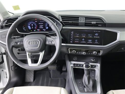 Certified 2025 Audi Q3 2.0T Premium w/ Convenience Package image 19
