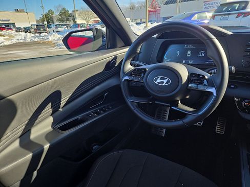 Used 2025 Hyundai Elantra Sport image 15