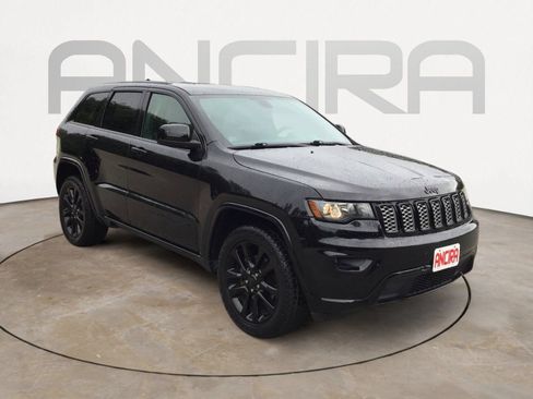 Used 2018 Jeep Grand Cherokee Altitude AWD/4WD image 6