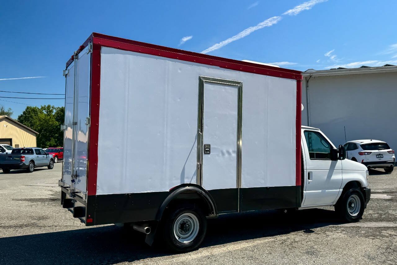 Used 2024 Ford E-350 and Econoline 350 Super Duty RWD image 3