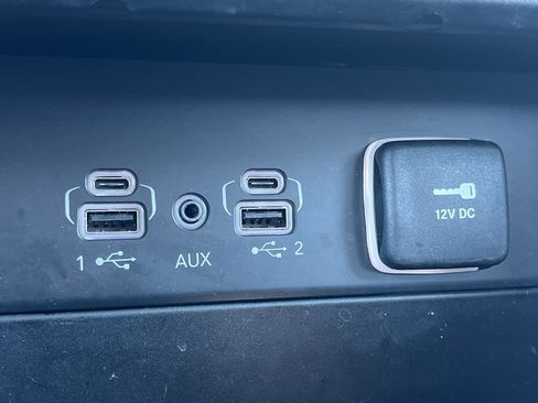 Used 2023 Jeep Grand Cherokee Laredo image 7