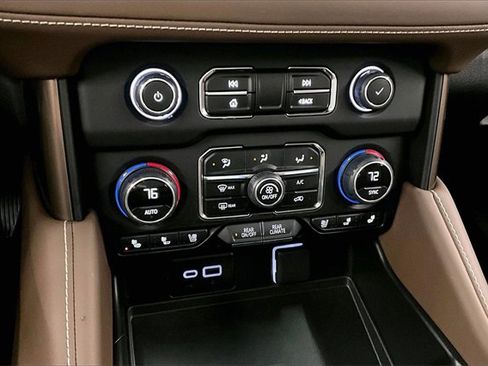 Used 2024 Chevrolet Tahoe High Country image 28