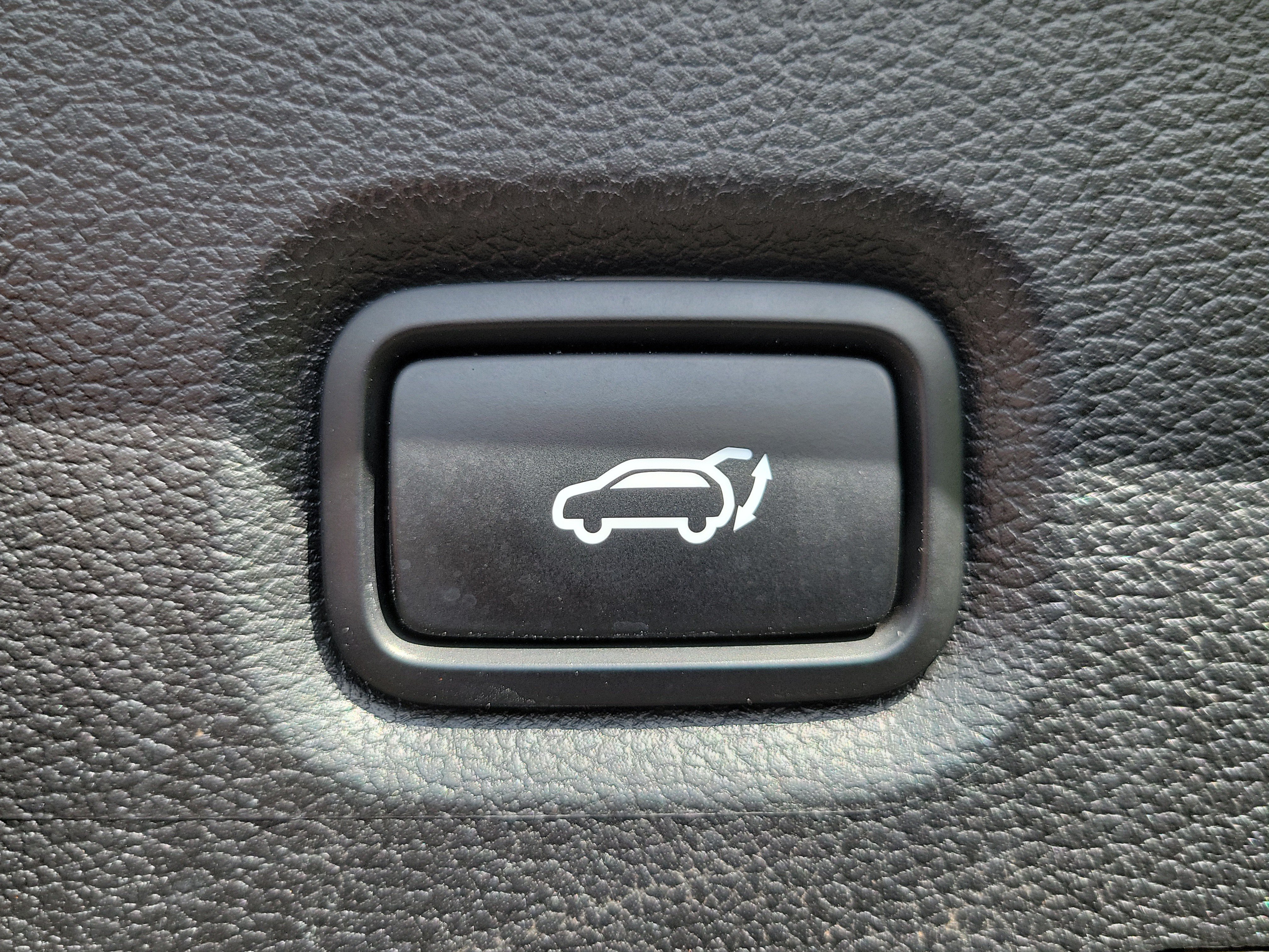 Used 2023 Hyundai Santa Fe SEL FWD image 9