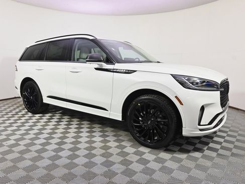 New 2026 Lincoln Aviator Reserve w/ Jet Appearance Package image 8