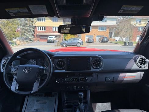 Used 2018 Toyota Tacoma TRD Sport AWD/4WD image 26