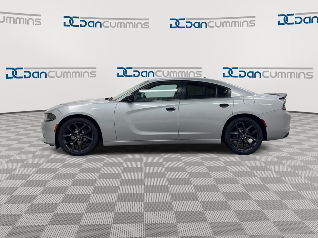 Used 2021 Dodge Charger SXT w/ Blacktop Package RWD image 5