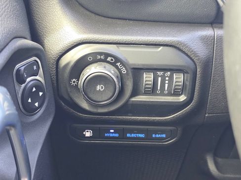 Used 2022 Jeep Wrangler Unlimited Rubicon 4xe w/ Cold Weather Group AWD/4WD image 36