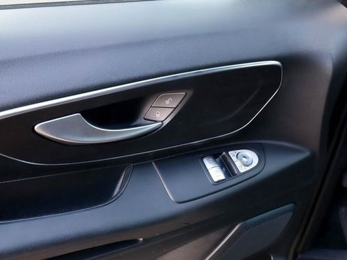 Used 2022 Mercedes-Benz Metris Passenger image 31