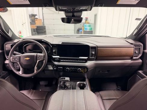 Certified 2023 Chevrolet Silverado 1500 High Country w/ Technology Package image 21