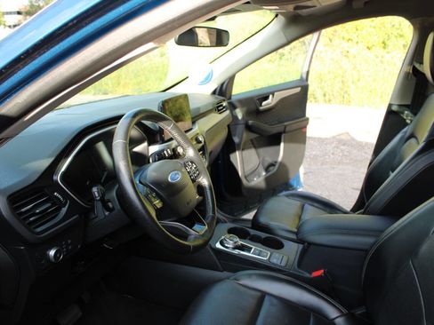 Used 2020 Ford Escape SEL image 9