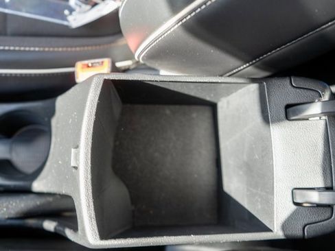 Used 2022 Hyundai Venue Limited image 34