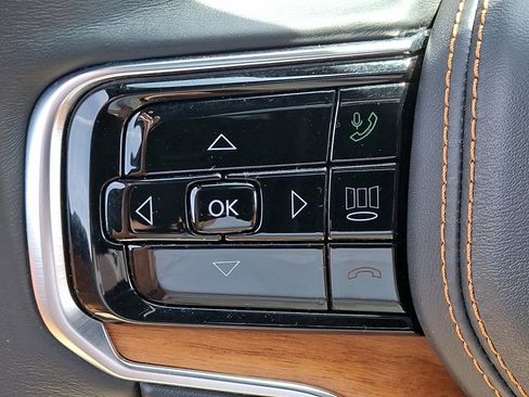 Used 2022 Jeep Grand Wagoneer Series III AWD/4WD image 25
