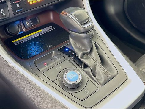 Used 2020 Toyota RAV4 Limited image 17